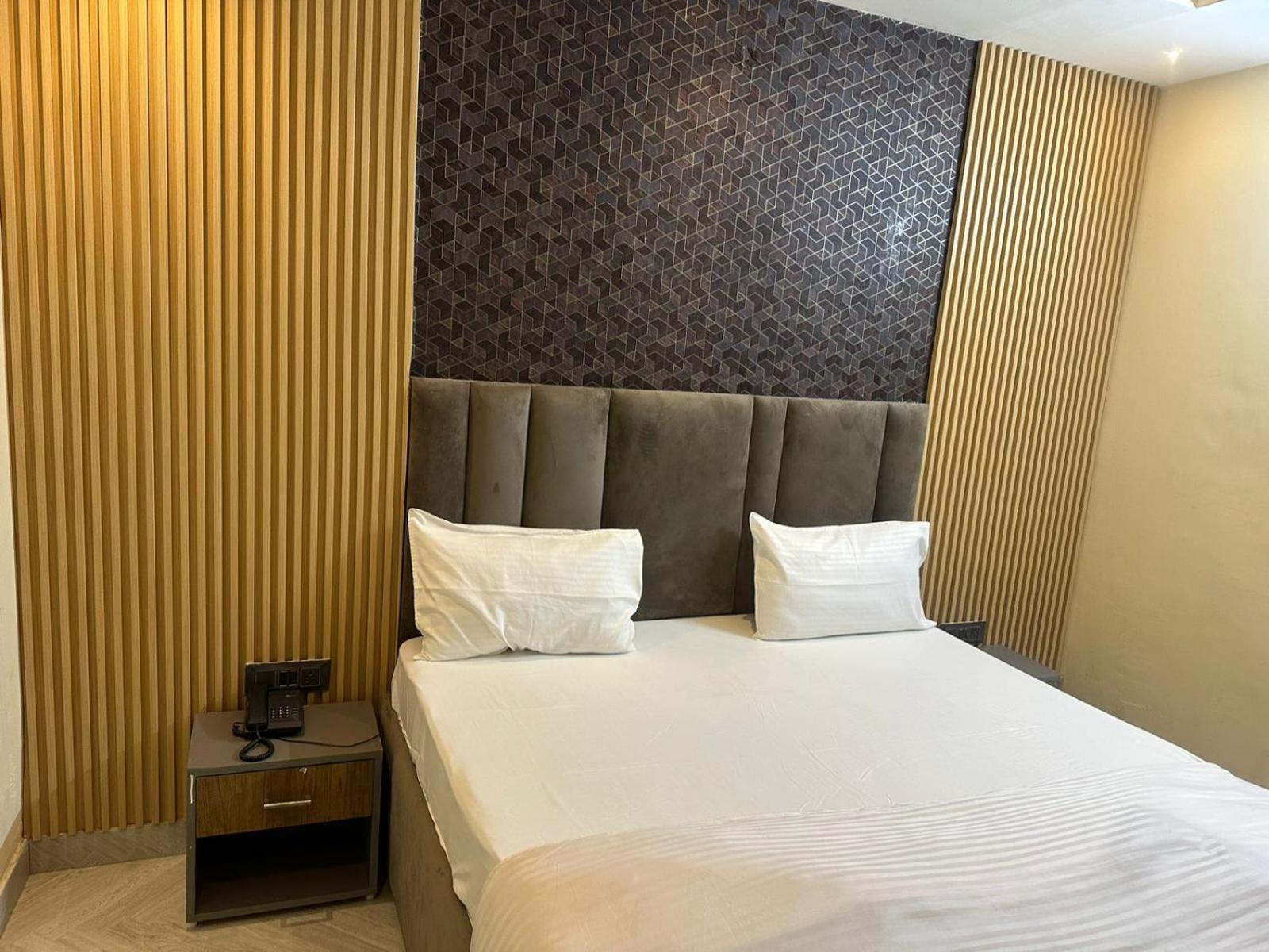 Hotel Kritika Greater Noida Εξωτερικό φωτογραφία