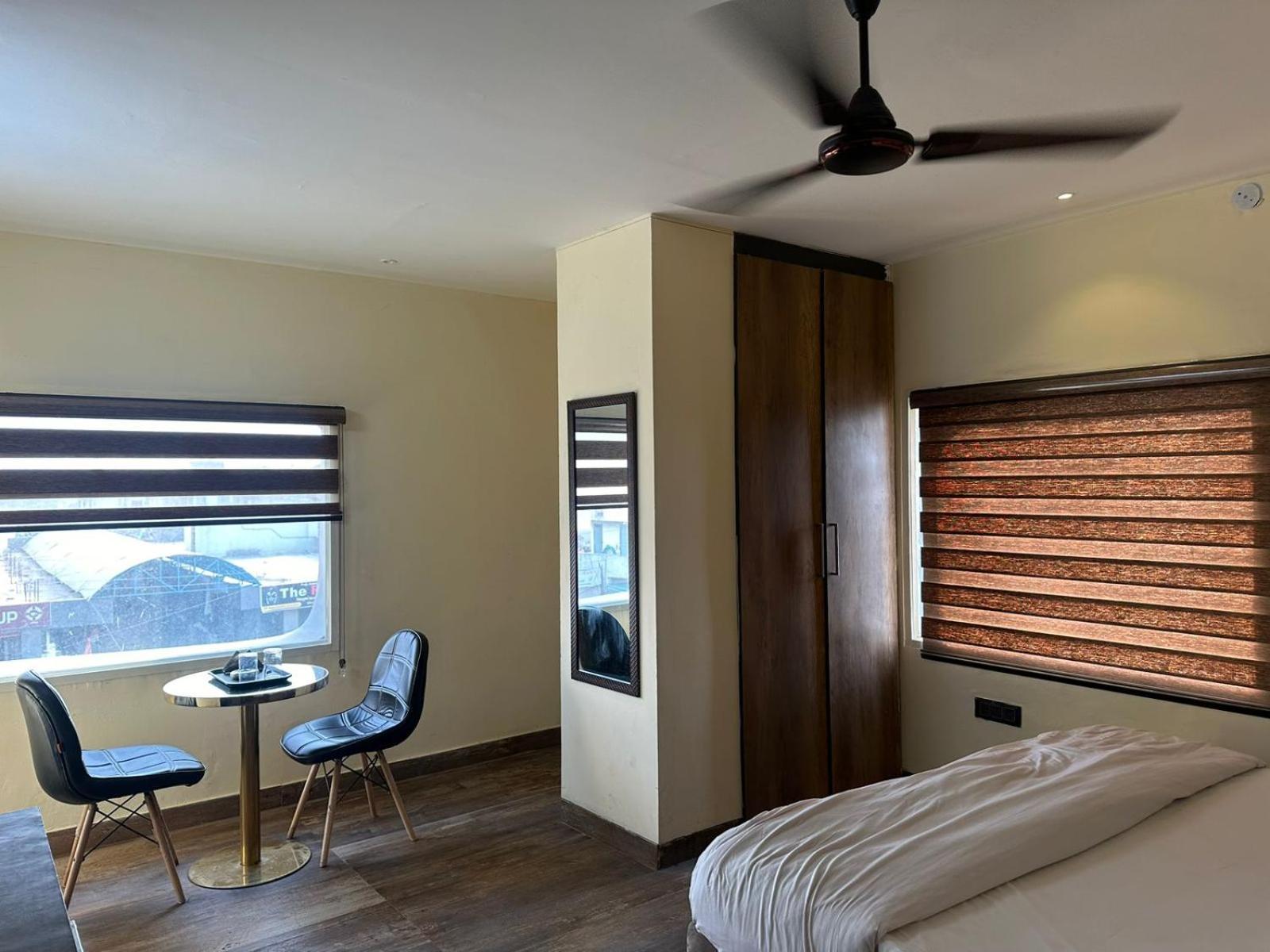 Hotel Kritika Greater Noida Εξωτερικό φωτογραφία