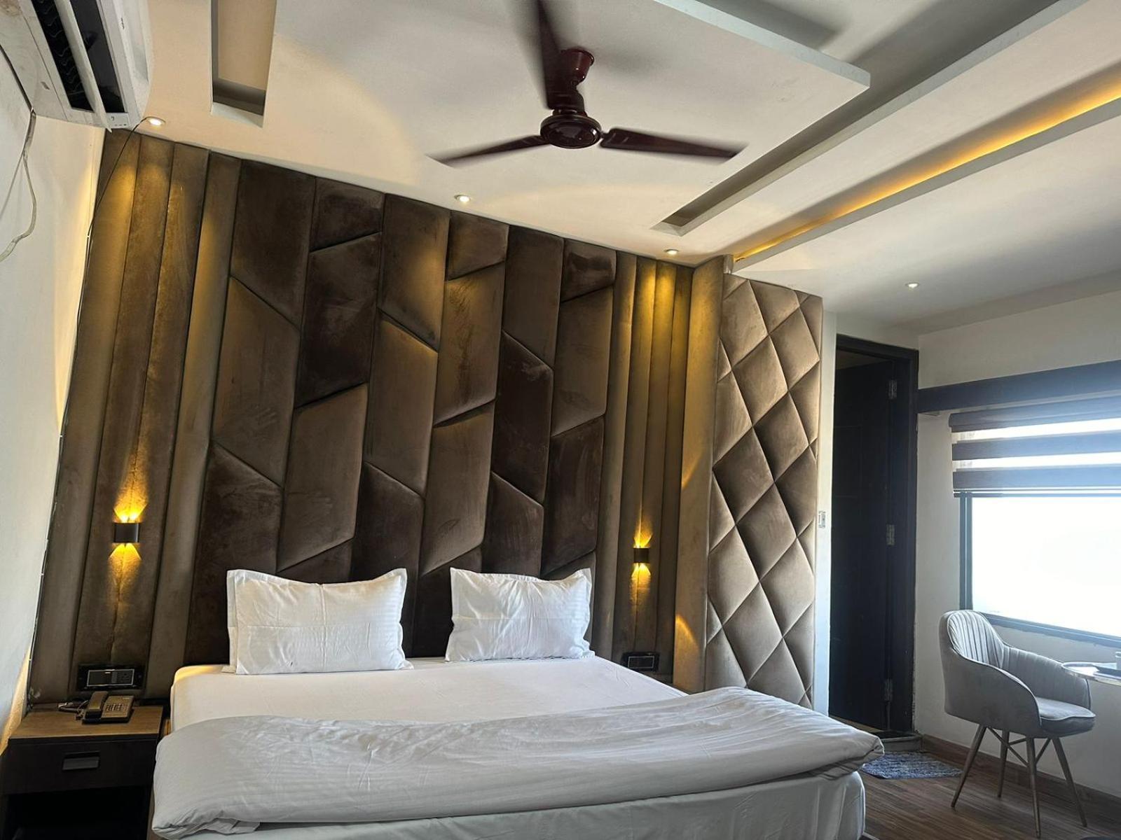Hotel Kritika Greater Noida Εξωτερικό φωτογραφία