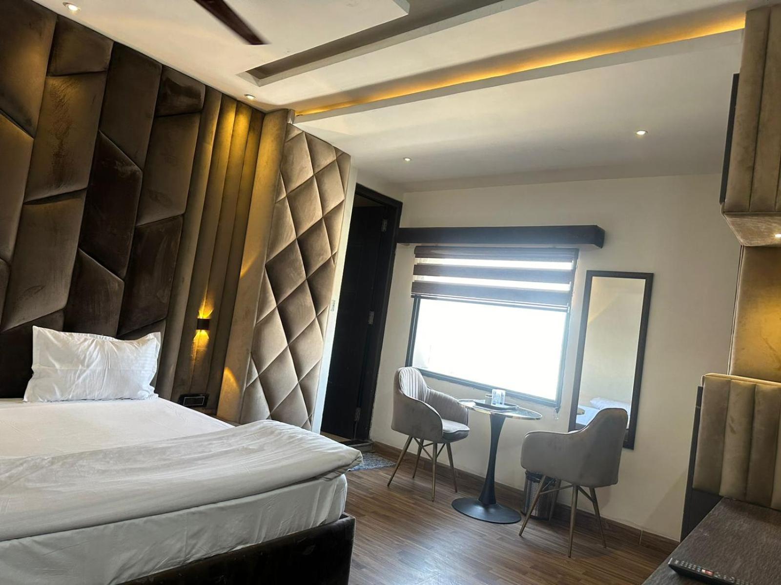 Hotel Kritika Greater Noida Εξωτερικό φωτογραφία