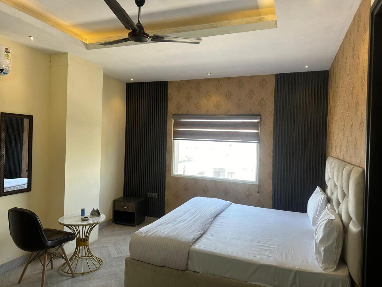 Hotel Kritika Greater Noida Εξωτερικό φωτογραφία