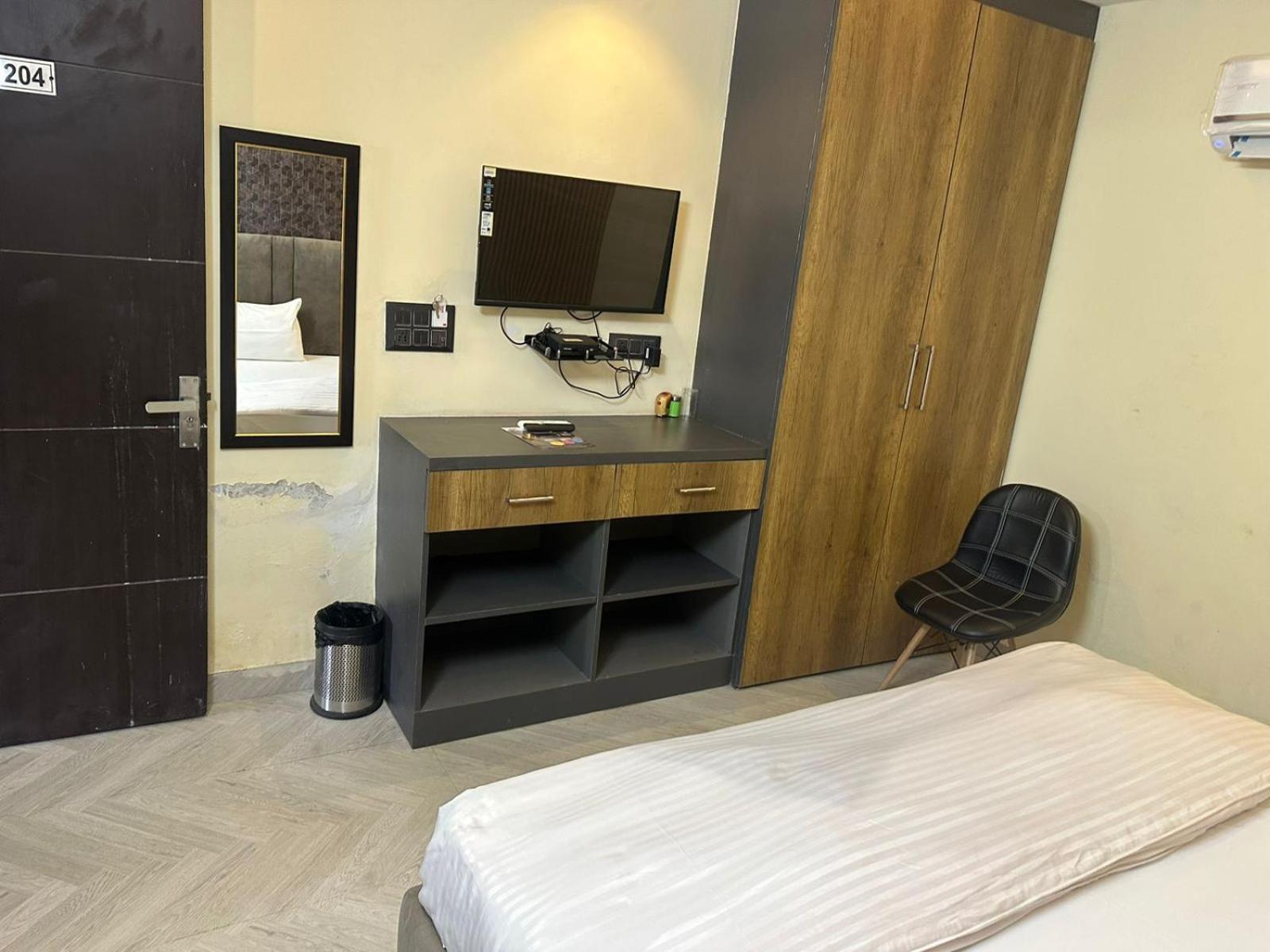 Hotel Kritika Greater Noida Εξωτερικό φωτογραφία